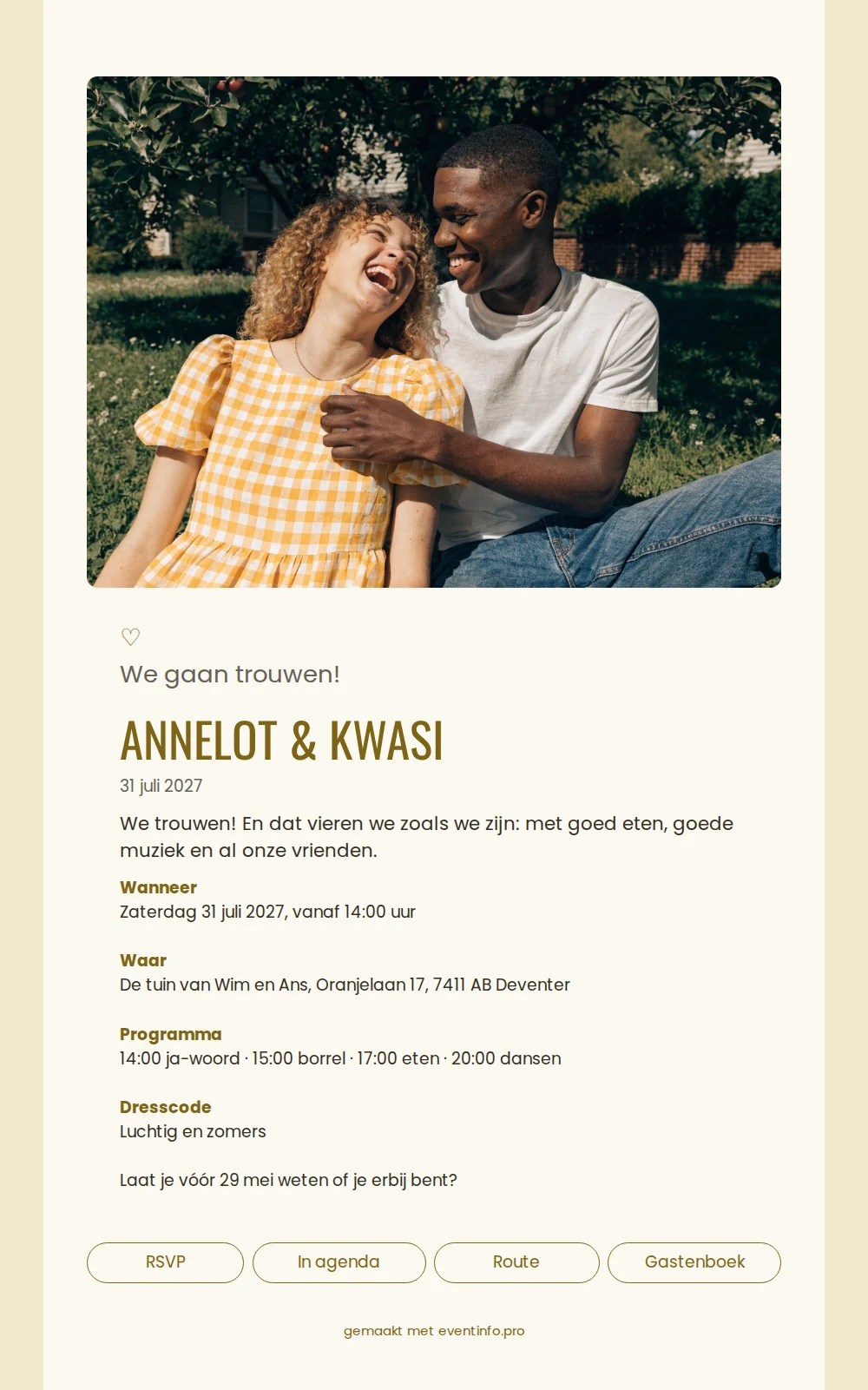 Oker-crème trouwkaart met vrolijke foto versturen &ndash; example 1
