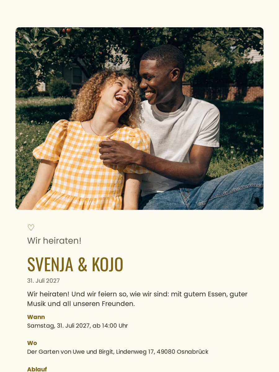 Ockerfarbene Hochzeitseinladung mit fröhlichem Foto versenden