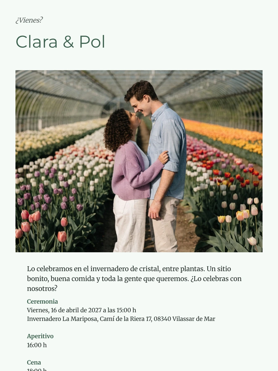 Invitación blanca y menta entre tulipanes