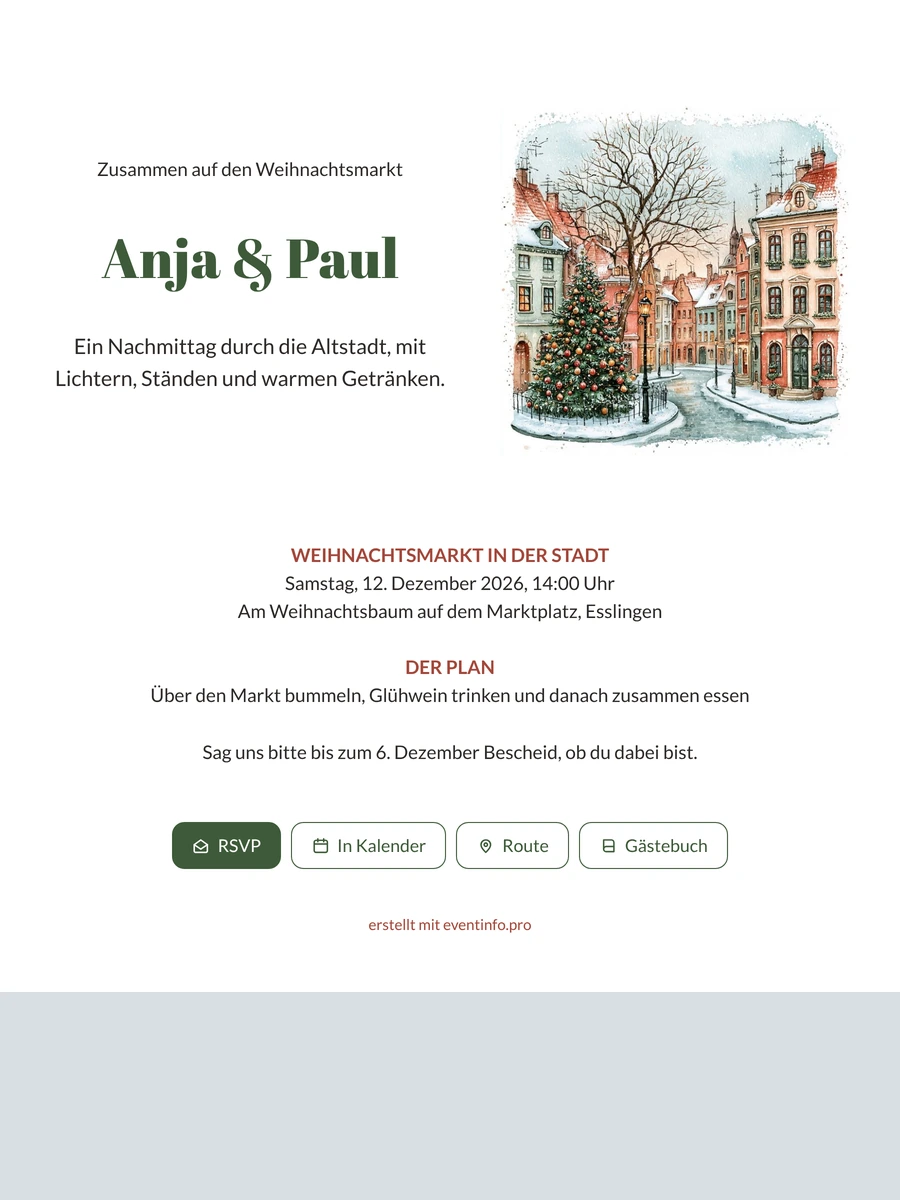 Verschneite Altstadt mit Lichtern für den Weihnachtsmarkt